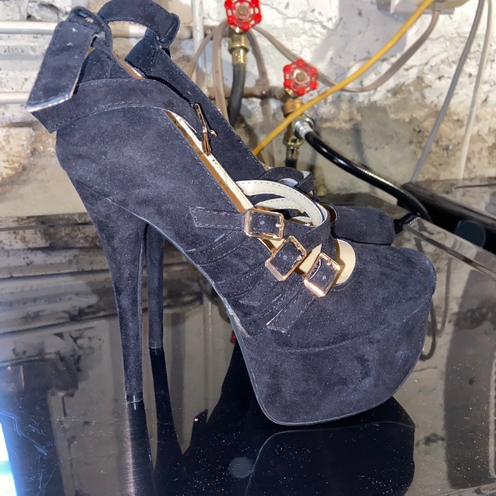 super cute shoe dazzle heels